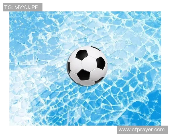 足球碎玻璃背后的故事与启示：运动与意外的交织与反思